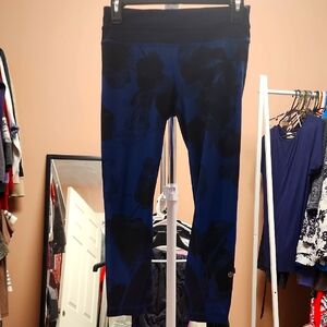 Lululemon Size 4 Blue and Black Patterned Leggings Like New